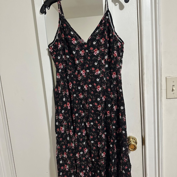 Lulus Floral Midi dress worn once - Picture 2 of 3
